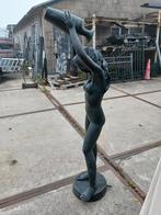 Te koop bronzen beeld met wateraansluiting +/- 175 cm hoog, Verzamelen, Beelden en Beeldjes, Ophalen, Zo goed als nieuw, Mens