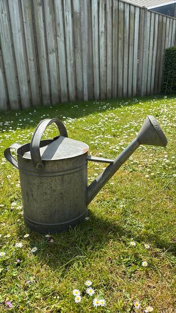Zinken gieter beschikbaar voor biedingen