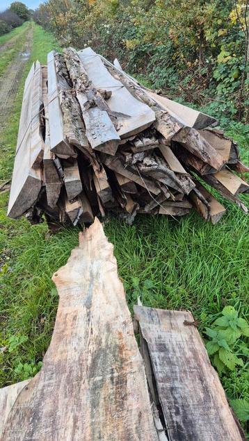 STAPEL OPENHAARDHOUT VAN +/- 2.5M3 beschikbaar voor biedingen