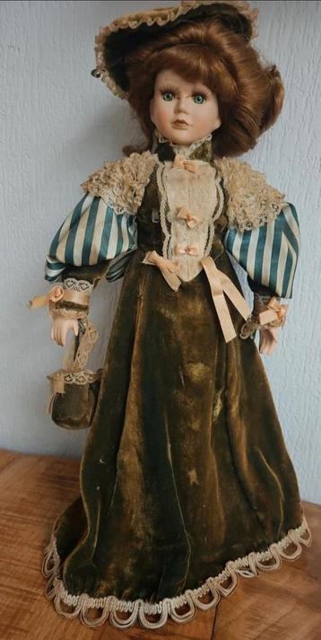 Porselein pop Victoriaanse stijl vintage beschikbaar voor biedingen