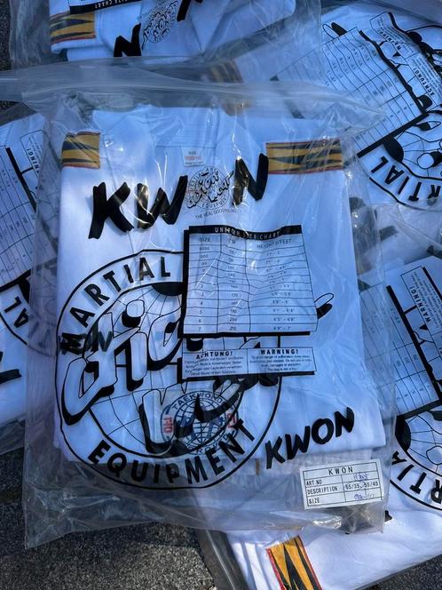 •	KWON Tiger Taekwondo uniform – maat 110 – nieuw!, Sport en Fitness, Overige Sport en Fitness, Nieuw, Verzenden