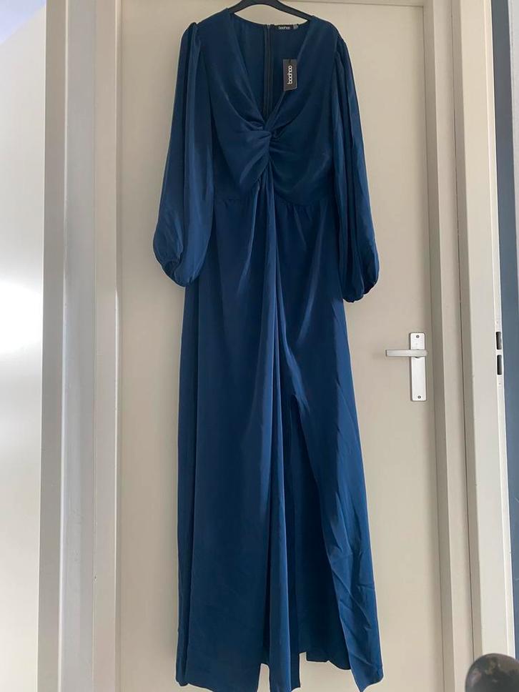Elegante lange boohoo jurk nieuw! Maat 44, Kleding | Dames, Gelegenheidskleding, Nieuw, Galajurk, Maat 42/44 (L), Blauw, Ophalen of Verzenden