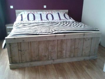 Bed, nachtkastje van steigerhout op maat/model gemaakt NIEUW beschikbaar voor biedingen