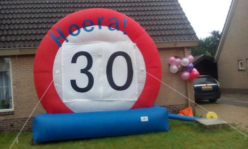30 jaar opblaasfiguur / versiering / verjaardag te huur, Hobby en Vrije tijd, Feestartikelen | Verhuur, Zo goed als nieuw, Verjaardag