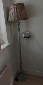 Sfeervolle Staande Lamp, Huis en Inrichting, Lampen | Vloerlampen, Ophalen of Verzenden, 150 tot 200 cm, Hout, Landelijk