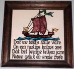 Vintage wandtegel met bootje en tekst in lijstje, Antiek en Kunst, Antiek | Wandborden en Tegels, Ophalen of Verzenden
