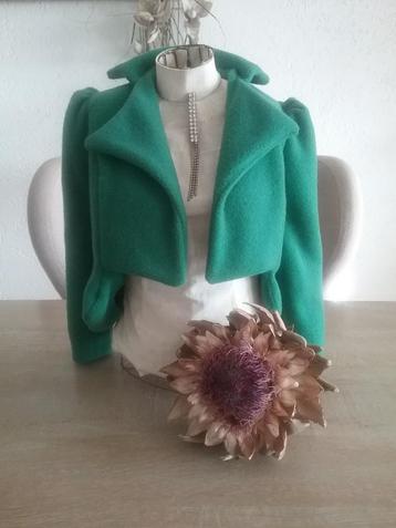 TOONBANK VROUWE SCULPTUUR...( VROUWE BUSTE ). beschikbaar voor biedingen