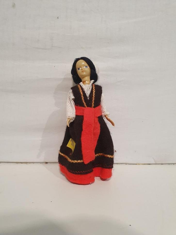 pop met jurk, Verzamelen, Poppen, Zo goed als nieuw, Pop, Ophalen of Verzenden