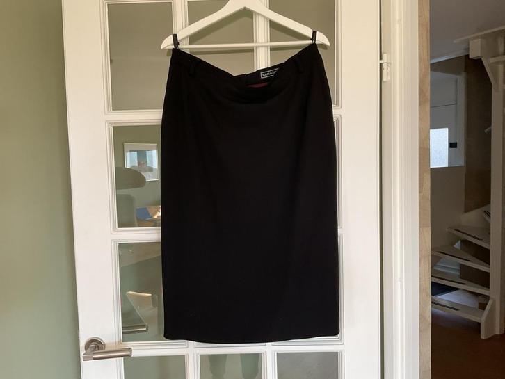 Lanaby's zwarte nette gevoerde rok maat 46, Kleding | Dames, Rokken, Zo goed als nieuw, Maat 46/48 (XL) of groter, Zwart, Ophalen of Verzenden
