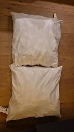 GRATIS - 2 kussens IKEA, Huis en Inrichting, Woonaccessoires | Kussens, Ophalen, Zo goed als nieuw, Wit, Vierkant