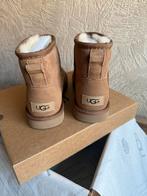 Ugg 38, UGG, Bruin, Lage of Enkellaarzen, Nieuw