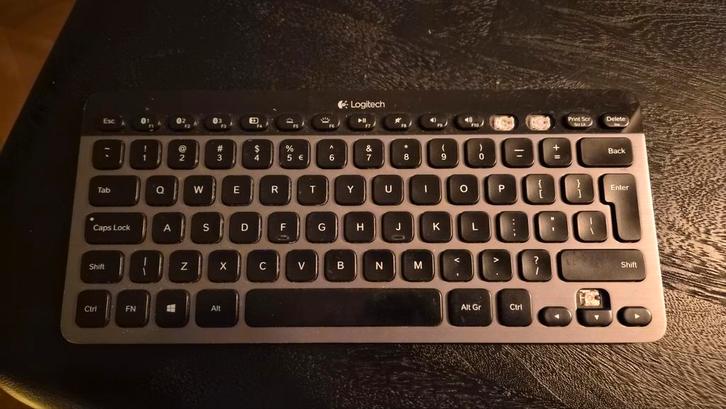 Logitech Toetsenbord - Gebruikt, Computers en Software, Toetsenborden, Gebruikt, Qwerty, Draadloos, Multimediatoetsen, Ophalen of Verzenden