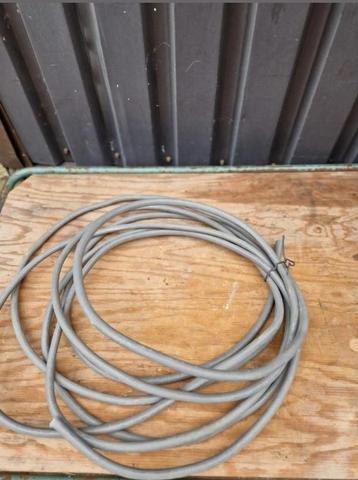 Grondkabel 5-polig beschikbaar voor biedingen