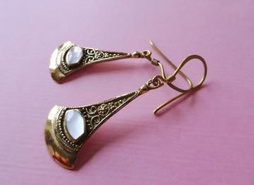 jwg Vintage 70s parelmoer oorbellen boho bohemian goud klr beschikbaar voor biedingen