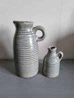 2 grijze vazen / kannetjes, Ophalen, Overige kleuren, Minder dan 50 cm, Glas