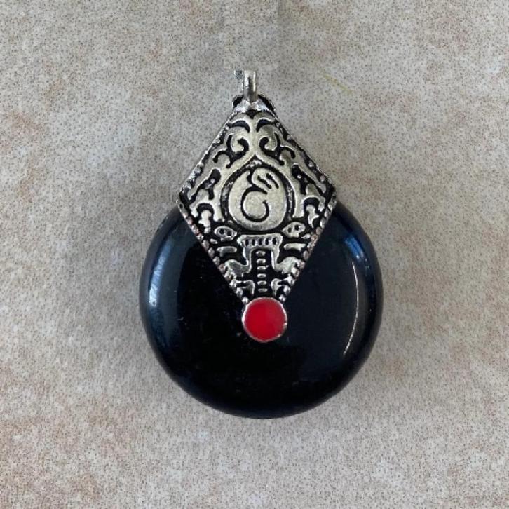 Ketting met hanger Tibet-style (Nieuw), Sieraden, Tassen en Uiterlijk, Kettingen, Nieuw, Overige materialen, Zilver, Met hanger