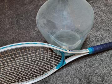 Tennisracket beschikbaar voor biedingen