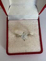 18 KRT.WIT GOUDEN RING MET 9 DIAMANTEN VAN TOTAAL 0.16 CT, Sieraden, Tassen en Uiterlijk, Ringen, Wit, Ophalen of Verzenden, Zo goed als nieuw