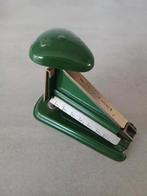 Oude vintage nietmachine Groen, Ophalen of Verzenden