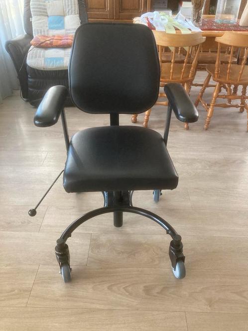 Trippelstoel elektrisch hoog/laag, Diversen, Rolstoelen, Gebruikt, Elektrische rolstoel, Ophalen