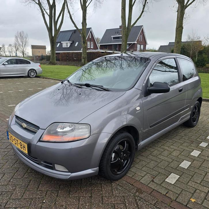 Chevrolet Kalos, 1.2 3D 2006 Grijs Airco, Auto's, Chevrolet, Particulier, Kalos, ABS, Airbags, Airconditioning, Android Auto, Bluetooth