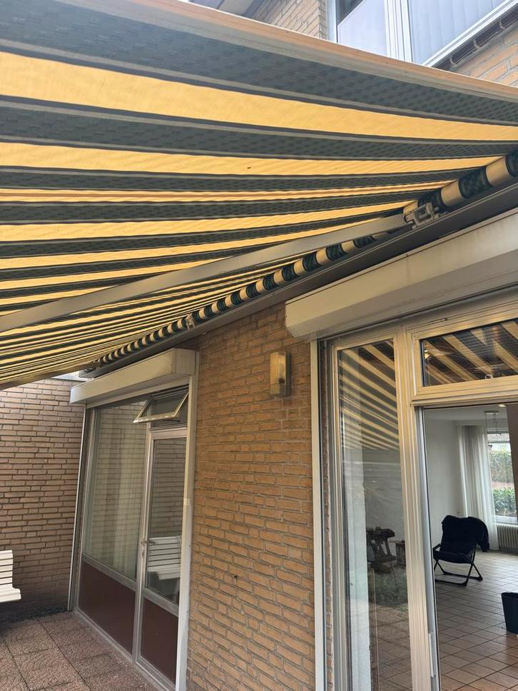Elektrisch zonnescherm - Perfect voor de zomer!, Tuin en Terras, Zonneschermen, Gebruikt, Knikarmscherm, 150 tot 300 cm, 250 cm tot 450 cm