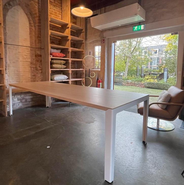 Leolux Kalia tafel massief eiken 280 cm!!, Huis en Inrichting, Tafels | Eettafels, Zo goed als nieuw, 50 tot 100 cm, 200 cm of meer