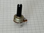 ALPS 10Kb potmeter 6mm ronde as met platte kant (Japan), Hobby en Vrije tijd, Elektronica-componenten, Alps, Ophalen of Verzenden