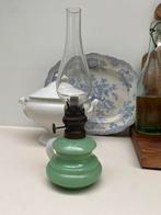 Oude Groene Olielamp met Opaalglas Handvat, Antiek en Kunst, Antiek | Lampen, Ophalen of Verzenden