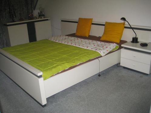 Tweepersoons bed, Huis en Inrichting, Slaapkamer | Bedden, Gebruikt, Tweepersoons, 160 cm, 200 cm, Hout, Wit, Verstelbaar, Ophalen