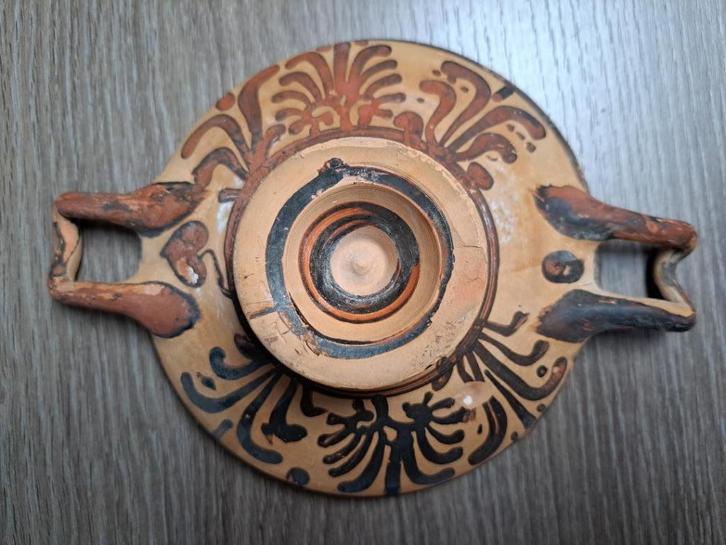 bodemvondst griekse kylix uit de 4e eeuw voor christus, Antiek en Kunst, Antiek | Keramiek en Aardewerk, Ophalen of Verzenden