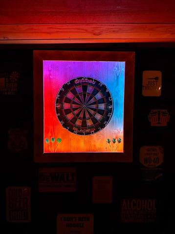Nieuwe ombouw dartbord met led verlichting beschikbaar voor biedingen