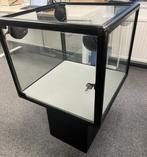 Vitrines / display, 50 tot 100 cm, Met deur(en), 100 tot 150 cm, Glas