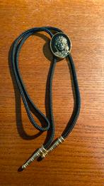 Bolo tie country en western incl verzenden, Sieraden, Tassen en Uiterlijk, Kettingen, Ophalen of Verzenden, Zo goed als nieuw