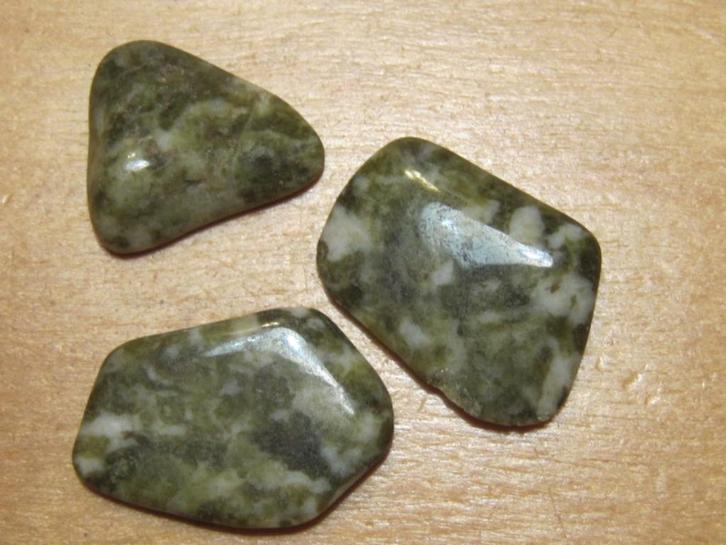 ede. 6x 3 stuks edelstenen EPIDOOT (2), Sieraden, Tassen en Uiterlijk, Edelstenen, Nieuw, Verzenden
