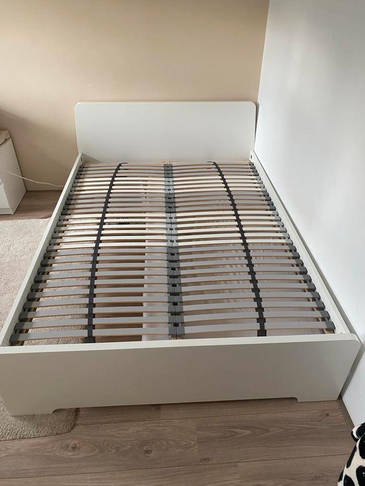 IKEA Bed 140x200 Wit + Lattenbodem, Huis en Inrichting, Slaapkamer | Bedden, Gebruikt, Tweepersoons, 140 cm, 200 cm, Wit, Ophalen of Verzenden