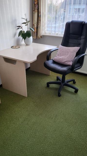 Degelijk Bureau beschikbaar voor biedingen