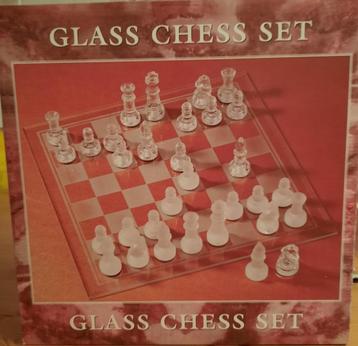 GLAZEN SCHAAKSPEL al mooi om neer te zetten beschikbaar voor biedingen