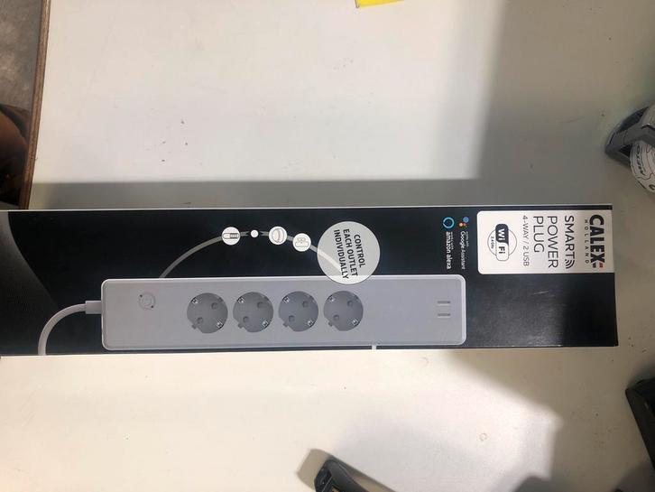 Slimme stekkerdoos 4-weg + USB, Doe-het-zelf en Verbouw, Elektra en Kabels, Nieuw, Stopcontact, Ophalen of Verzenden