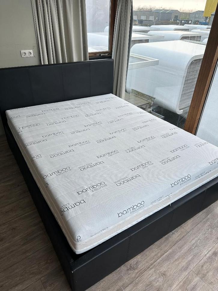 Tweepersoonsbedden, Huis en Inrichting, Slaapkamer | Bedden, Gebruikt, Tweepersoons, 160 cm, 200 cm, Stof, Zwart, Ophalen