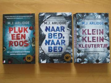 M.J. Arlidge (8x) beschikbaar voor biedingen