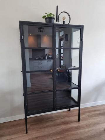 Mooie stoere industriële kast! beschikbaar voor biedingen