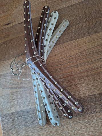 vintage kleerhangers, skai beschikbaar voor biedingen
