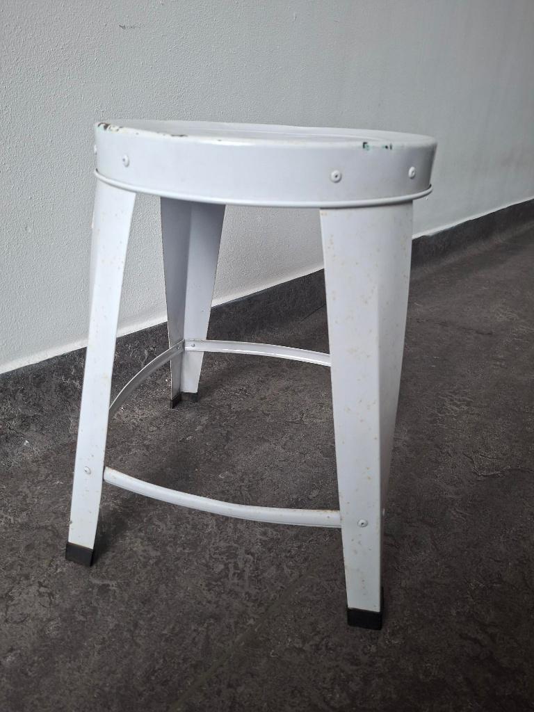 stoere metalen kruk, krukje, plantentafel industrieel design, Huis en Inrichting, Krukjes, Ophalen of Verzenden, Gebruikt, Staal