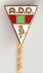 Oud voetbalspeld Ado emaille-goudkl. in gave staat, Verzenden, Zo goed als nieuw, Overige onderwerpen