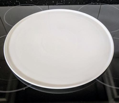 Zeer groot plat bord 32 cm, Huis en Inrichting, Keuken | Servies, Zo goed als nieuw, Bord(en), Effen, Aardewerk, Ophalen of Verzenden