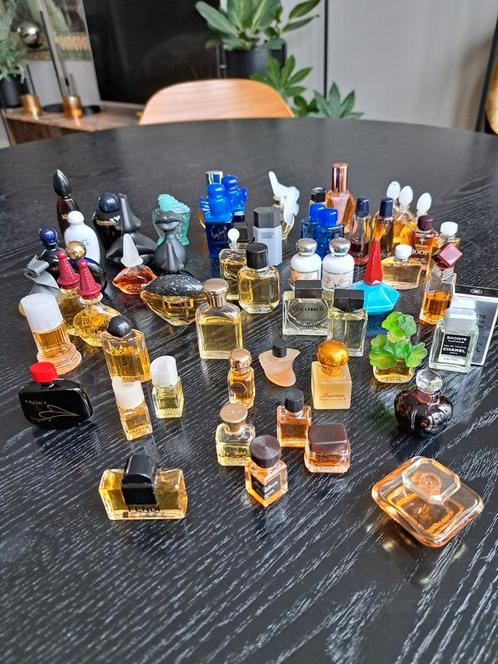 Miniatuur parfum flesjes, meer dan 50 stuks, Verzamelen, Parfumverzamelingen, Zo goed als nieuw, Ophalen of Verzenden