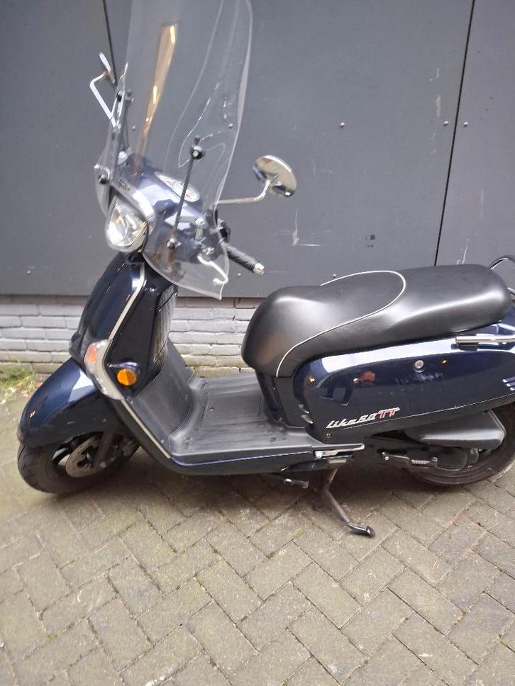 Kymco Like 50 tt uit 2015, Fietsen en Brommers, Snorfietsen en Snorscooters, Gebruikt, Kymco, Benzine, Ophalen