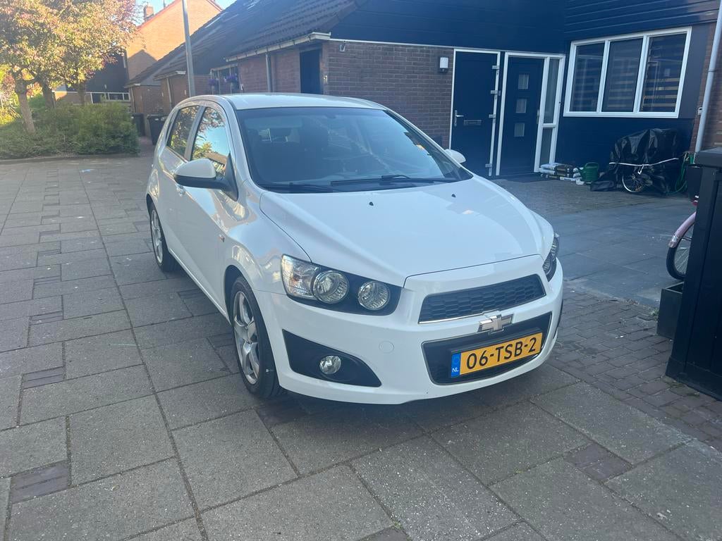 Chevrolet Aveo 1.4 5D 2012 Wit, Auto's, Chevrolet, Voorwielaandrijving, 4 cilinders, 100 pk, Origineel Nederlands
