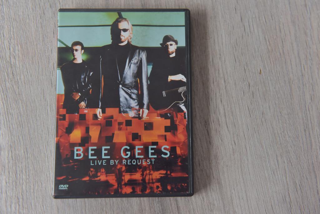 BEE GEES --- LIVE BY REQUEST   15 geweldige nummers, Verzenden, Alle leeftijden, Boxset, Muziek en Concerten